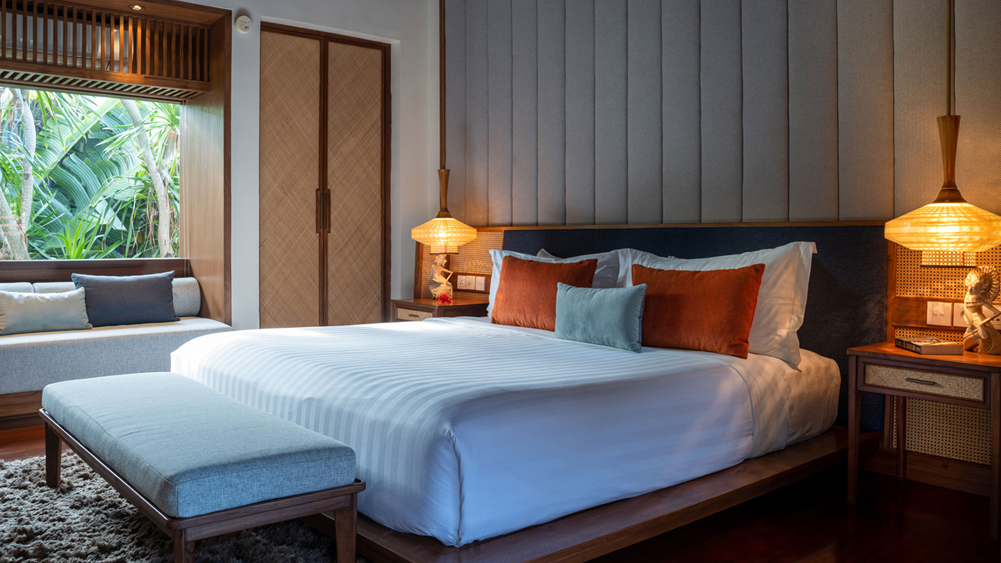 Villa Windu Sari - Guest bedroom with garden view